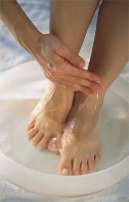 Солевые ванночки против косточки на ногах